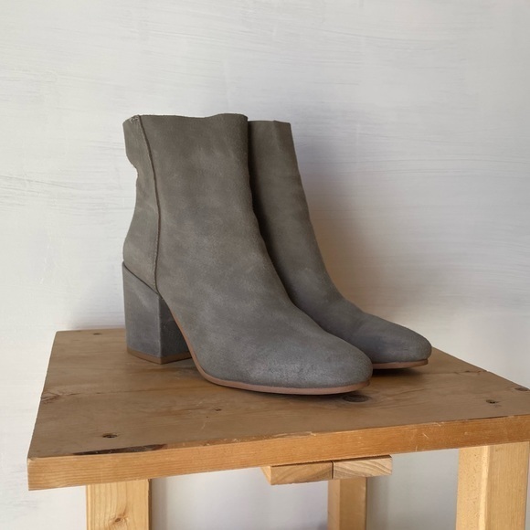 Lucky Brand Block Heel Ravynn Leather Booties Size: 8 - Picture 2 of 10